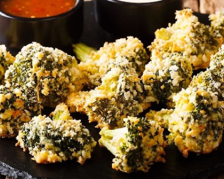 Печени хрупкави броколи с пармезан и галета на фурна