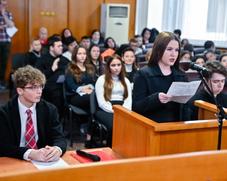 Ученици демонстрираха съдебен процес в Пловдивския апелативен съд