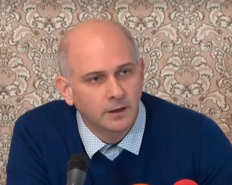 Васил Василев: Нито Морфов, нито аз сме по-големи от националния театър на България