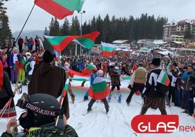 Уникално масово ски спускане с трибагреници се проведе в Пампорово