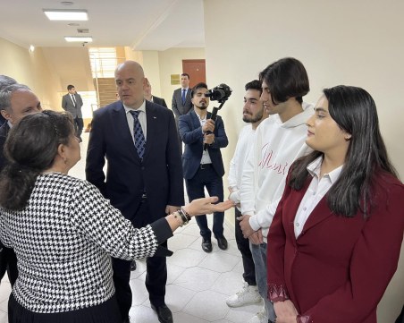 Гешев се срещна със студенти по българска филология в Баку навръх 3 март