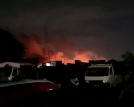 Пожар пламна в склад за гориво в Джакарта
