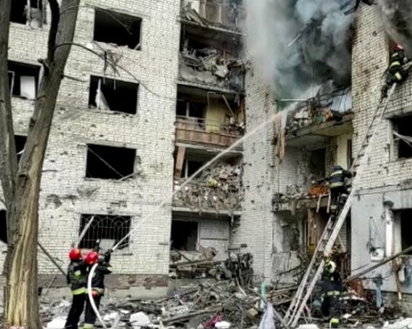 Жертвите при руския ракетен удар по жилищна сграда в Запорожие вече са четири