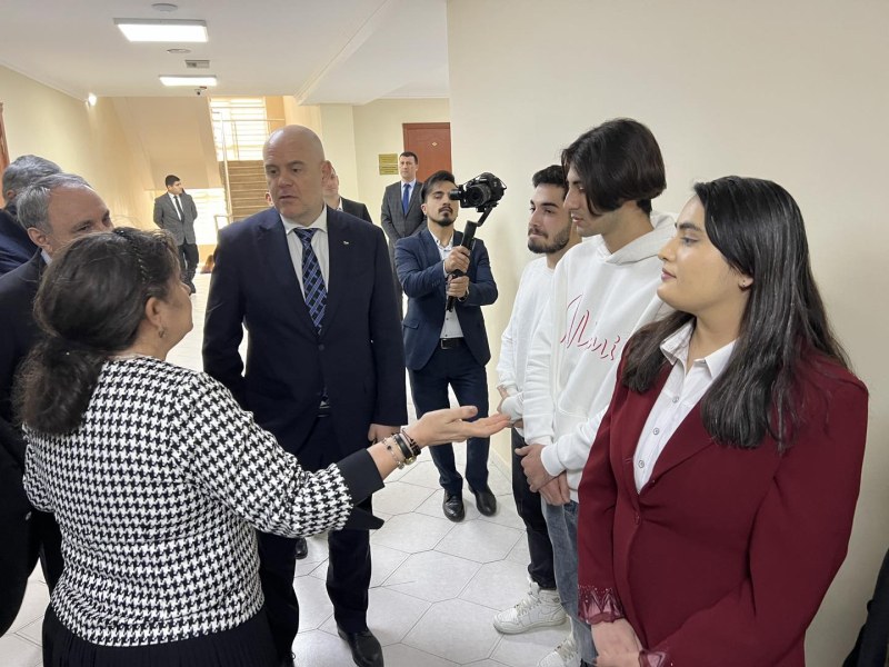 Гешев се срещна със студенти по българска филология в Баку навръх 3 март