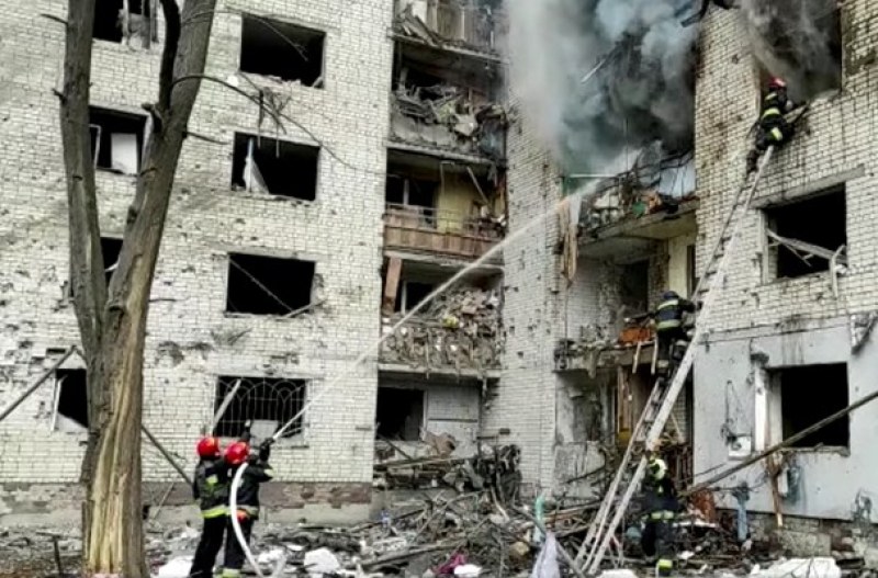 Жертвите при руския ракетен удар по жилищна сграда в Запорожие вече са четири