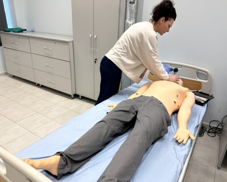 Лектор от САЩ обучава бъдещи парамедици в МУ-Пловдив ВИДЕО