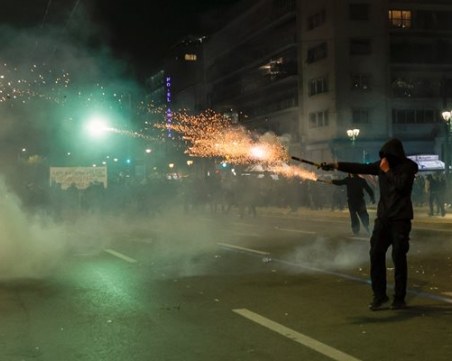 Сблъсъци между полиция и демонстранти при протестите в Гърция