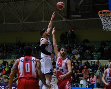 Страхотна трета четвърт не стигна на Академик за успех срещу Берое