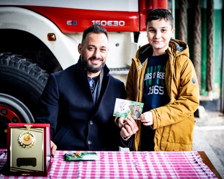 Носител на Лига Европа зарадва пожарникарите и техните деца в Пазарджик