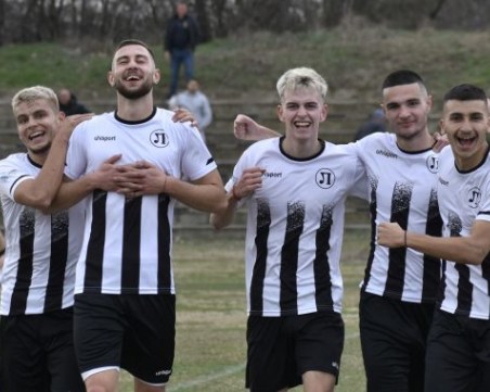 Осми пореден успех за дубъла на Локомотив