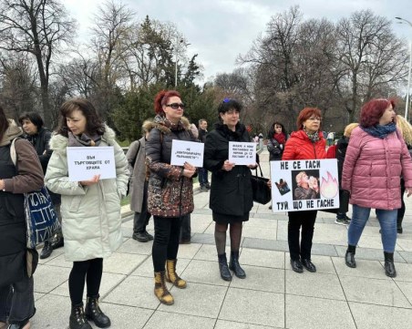 Протестиращи в Пловдив защитиха режисьора Александър Морфов