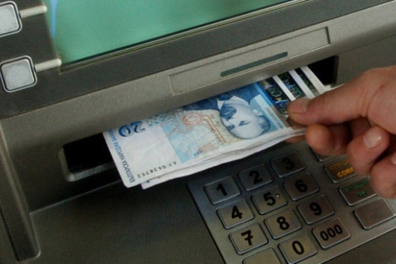 Новите такси: Ето колко взима всяка банка за теглене от банкомат