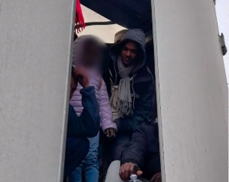 Български тираджия превози стотици километри мигранти, без да разбере