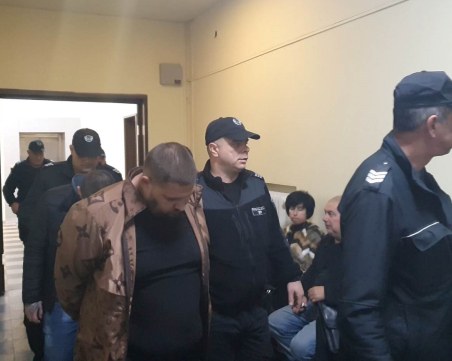 Четиримата обвиняеми за измама за 102 000 лева не знаели, че участват в престъпна схема