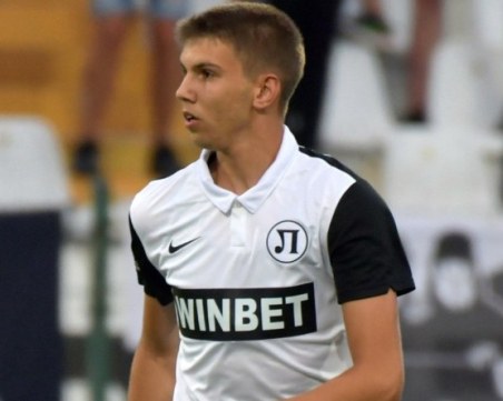 Локо се похвали с младежки национал