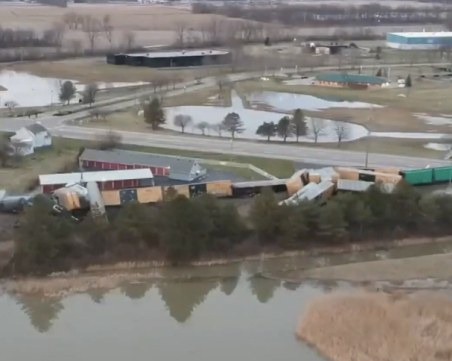 Влакова катастрофа в САЩ, вагони се обърнаха в Охайо