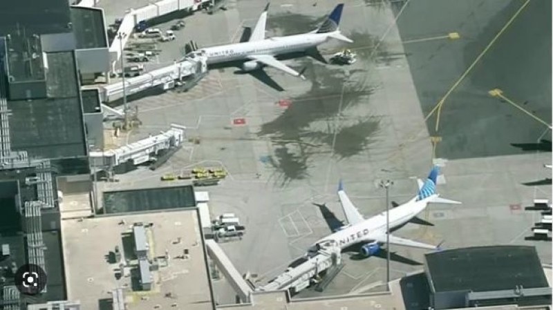 Два самолета, които трябваше да излетят от международното летище Логан
