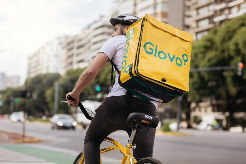 Храна, цветя, подаръци – Glovo може да достави всичко до минути