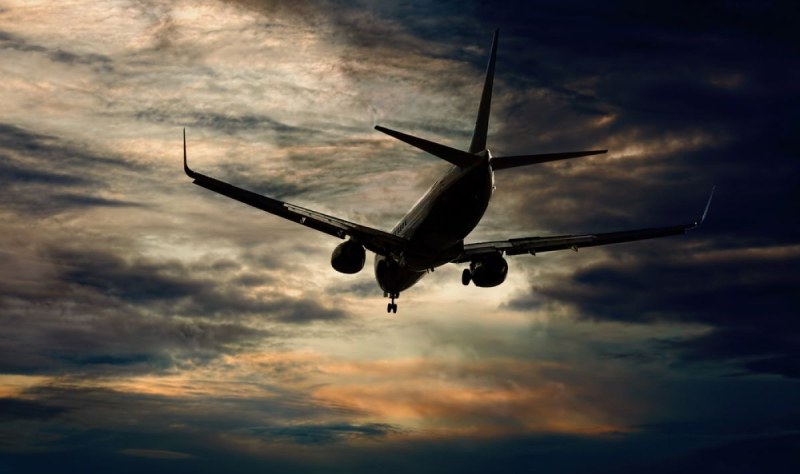 Пътнически самолет не успя да кацне в София заради технически проблем