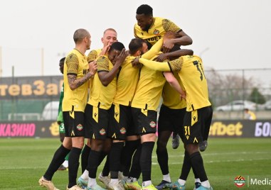 Халфът на Ботев Точукву Ннади ще пропусне мача със Септември