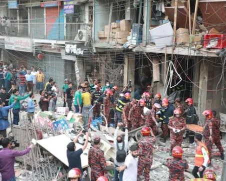 Експлозия в Бангладеш: Загинали са най-малко 15 души, близо 200 са ранени