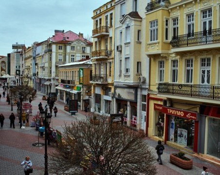 Хладно утро и пролетен следобед в Пловдив