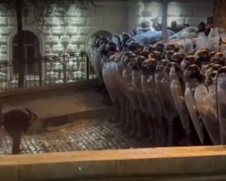 Остри сблъсъци на протестите срещу закон за чуждите агенти в Грузия