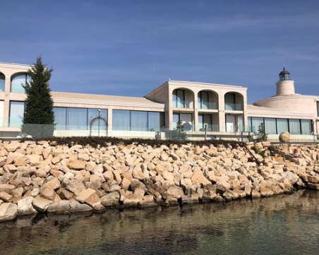 Претърсват луксозното имение на Величко Желев във Варна