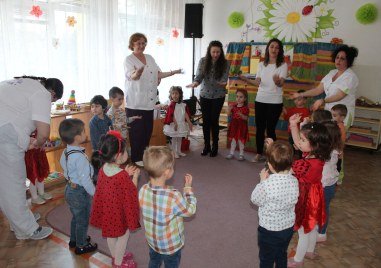 Пъстро тържество сътвориха децата от ДЯ Палечка в район Северен