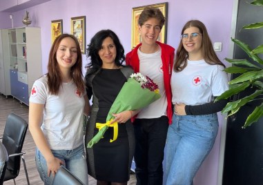 Доброволците на БМЧК Пловдив зарадваха 8 дами с 8