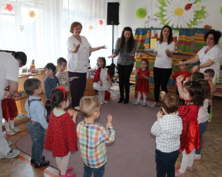 Децата от ДЯ „Палечка