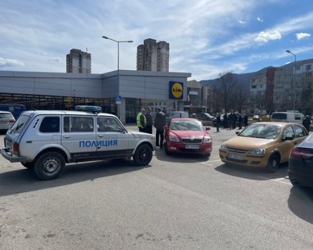 Обраха инкасо автомобил във Враца, откраднати са около 400 000 лева