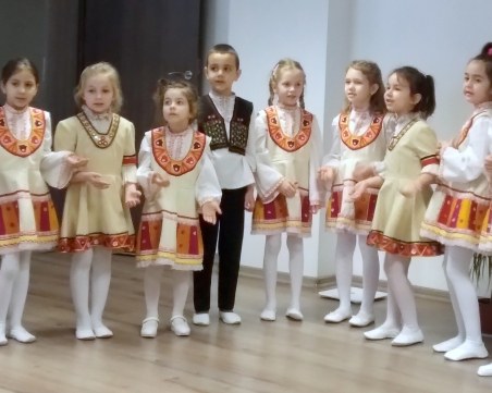 Осмомартенски поздрав от ДГ 