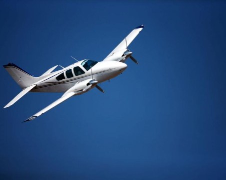 Самолет се разби на летище Лесново, пилотът е загинал