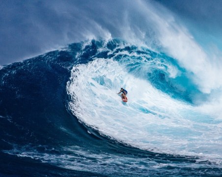 Създадоха 30-метрова изкуствена вълна за 40 милиона долара на Хаваите