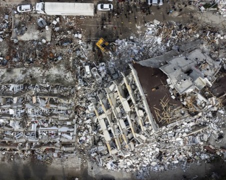 Турция оценява щетите от опустошителните земетресения на около 80 млрд. долара