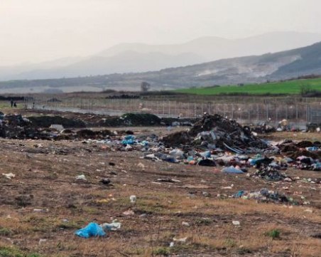Започна акция за почистване на нерегламентирани сметища край Асеновград