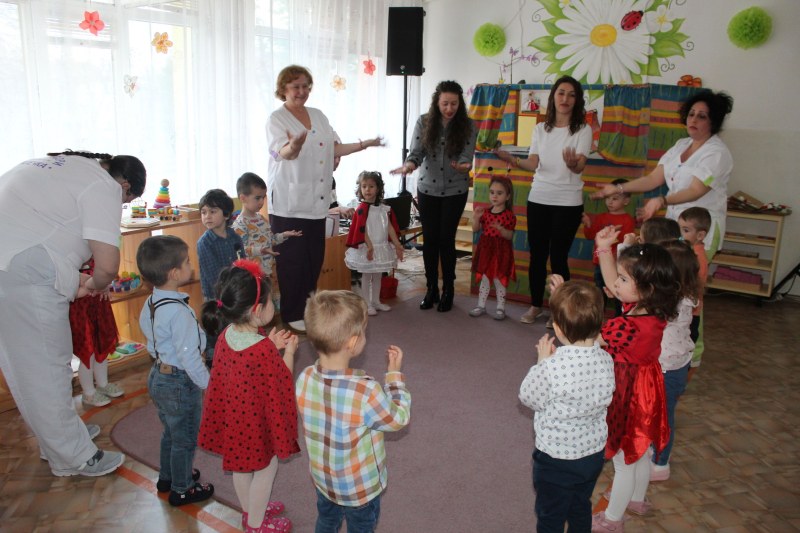 Децата от ДЯ „Палечка