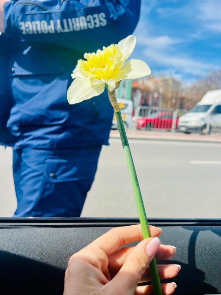 Пловдивските полицаи с жест към всяка дама днес