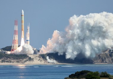 Япония взриви новата си ракета минути след старта й Изпращането