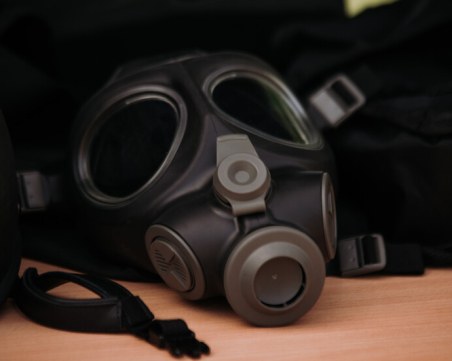 Нападатели с противогази ограбиха ресторант, има пострадали