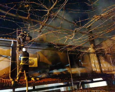 Пожар нанесе щети за хиляди левове на къща в Пловдив