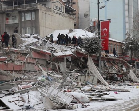 След трусовете в Турция: Радиоактивен газ радон застрашава хората