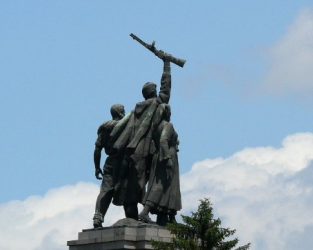 СОС реши! Пращат Паметника на Съветската армия в Музея