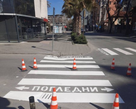 Най-накрая: Обновиха пешеходните пътеки на ул. 