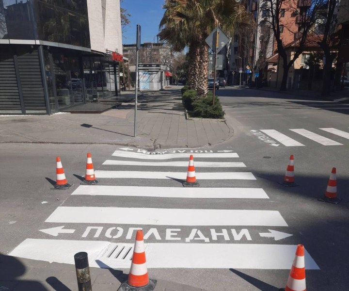 Най-накрая: Обновиха пешеходните пътеки на ул.