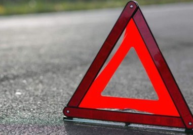 Тир и лек автомобил се удариха преди върха на Прохода