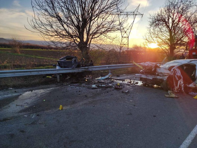 Починали в жестоката катастрофа на пътя Пловдив-Пазарджик са водача на