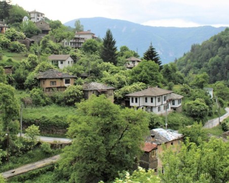 На 50 км от Пловдив: Китно родопско село пази духа на отминалото време