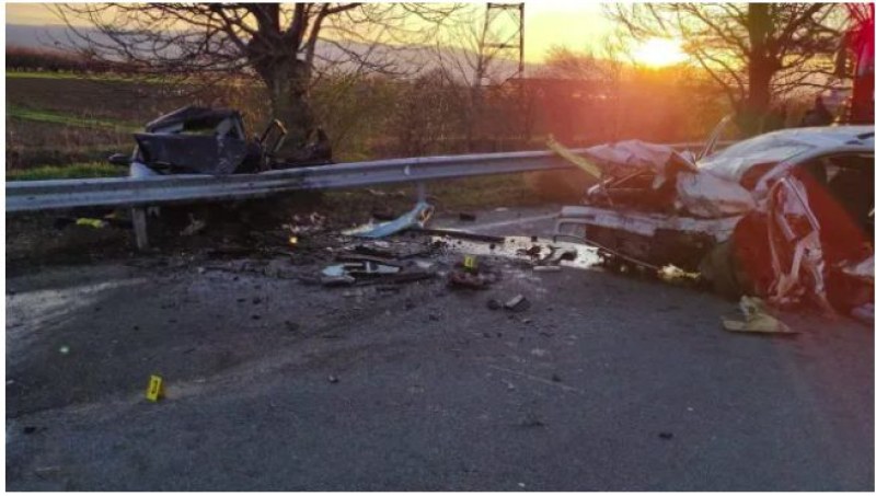 Двете коли, които се удариха челно на пътя Пловдив –
